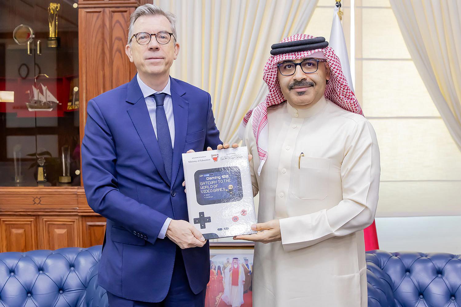 Bahrain Education Minister Meets French Ambassador