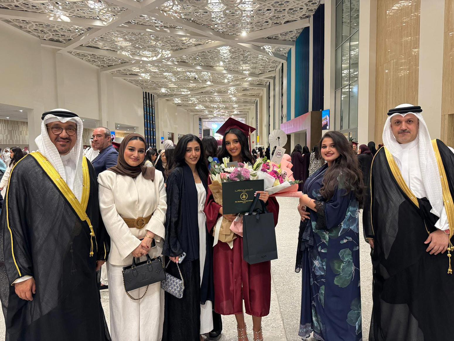 فاطمة يوسف الحمادي تتخرج من مدرسة ابن خلدون 