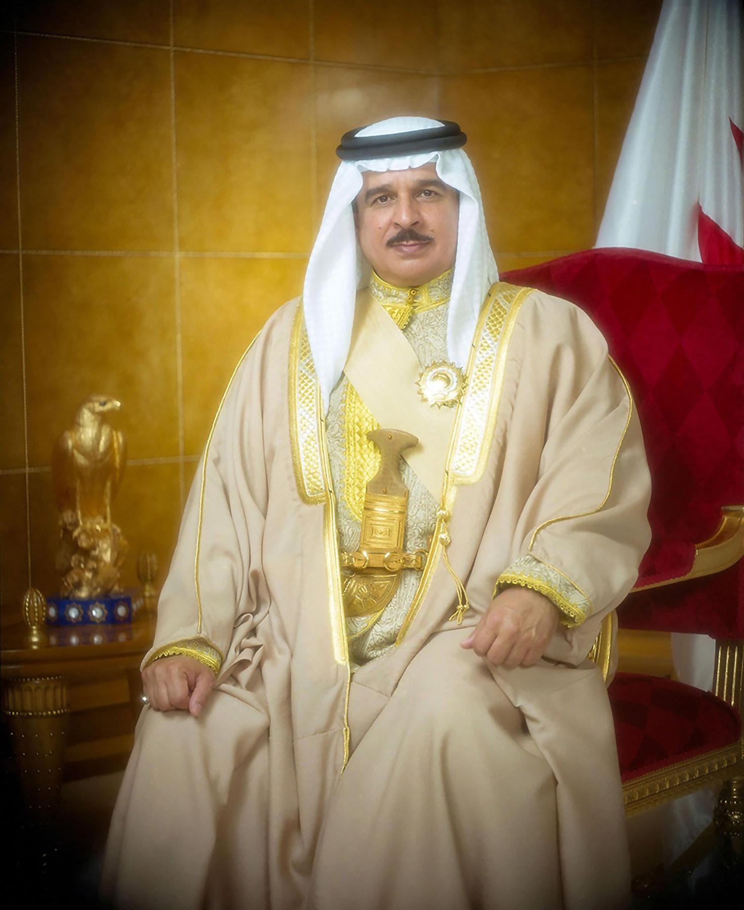جلالة الملك المعظم يتلقى مزيدًا من برقيات التأييد والولاء من عدد من العائلات والأسر البحرينية الكريمة 