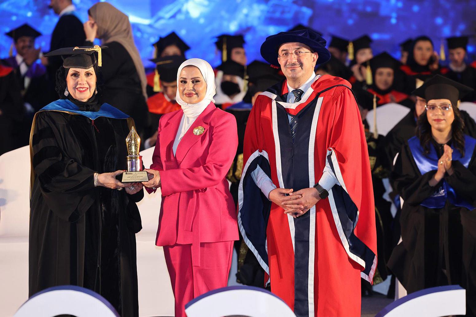 في إطار احتفالها بمرور 25 عاماً على تأسيسها. الجامعة الخليجية تقيم حفل تخرج الفوج الثاني والعشرين من طلبتها 