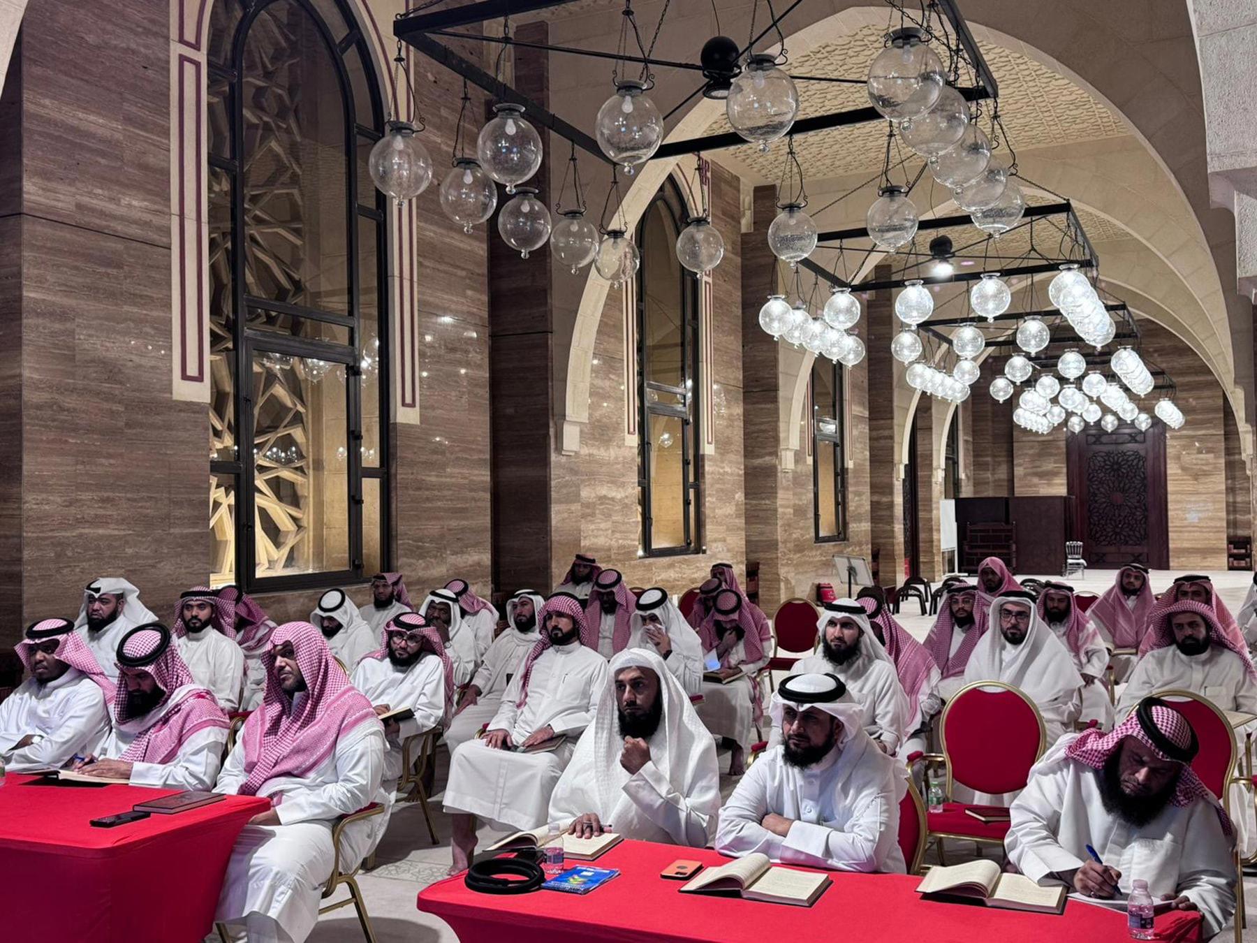 إدارة المساجد والمرافق الدينية بمجلس الأوقاف الإسلامية تختتم الدورات التأسيسية للأئمة والمؤذنين المستجدين 