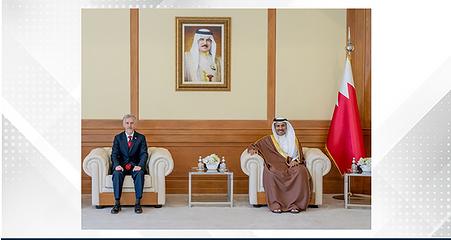 وزير الإعلام يستقبل سفير المملكة المتحدة لدى مملكة البحرين