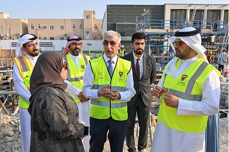 وزير الأشغال يتفقد مشاريع تطوير مدينة المحرق ويؤكد المضي في تنفيذها وفق أعلى معايير الجودة