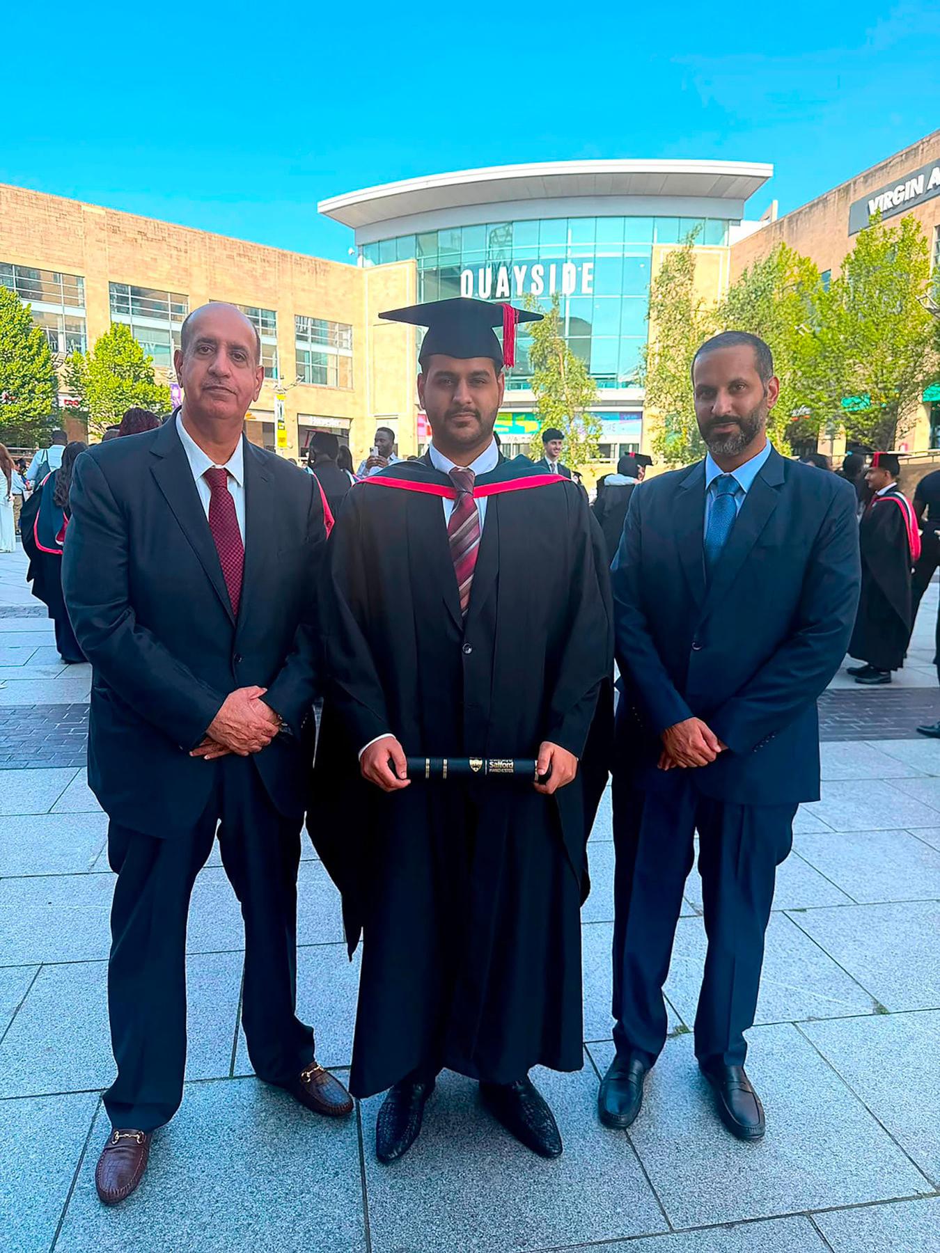 رياض ناصر الناصر يحتفل بتخرج نجله فيصل في القانون الدولي من جامعة سالفورد بالمملكة المتحدة