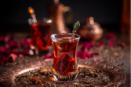 احذر.. كوب الشاي قد ينطوي على مخاطر صحية خفية