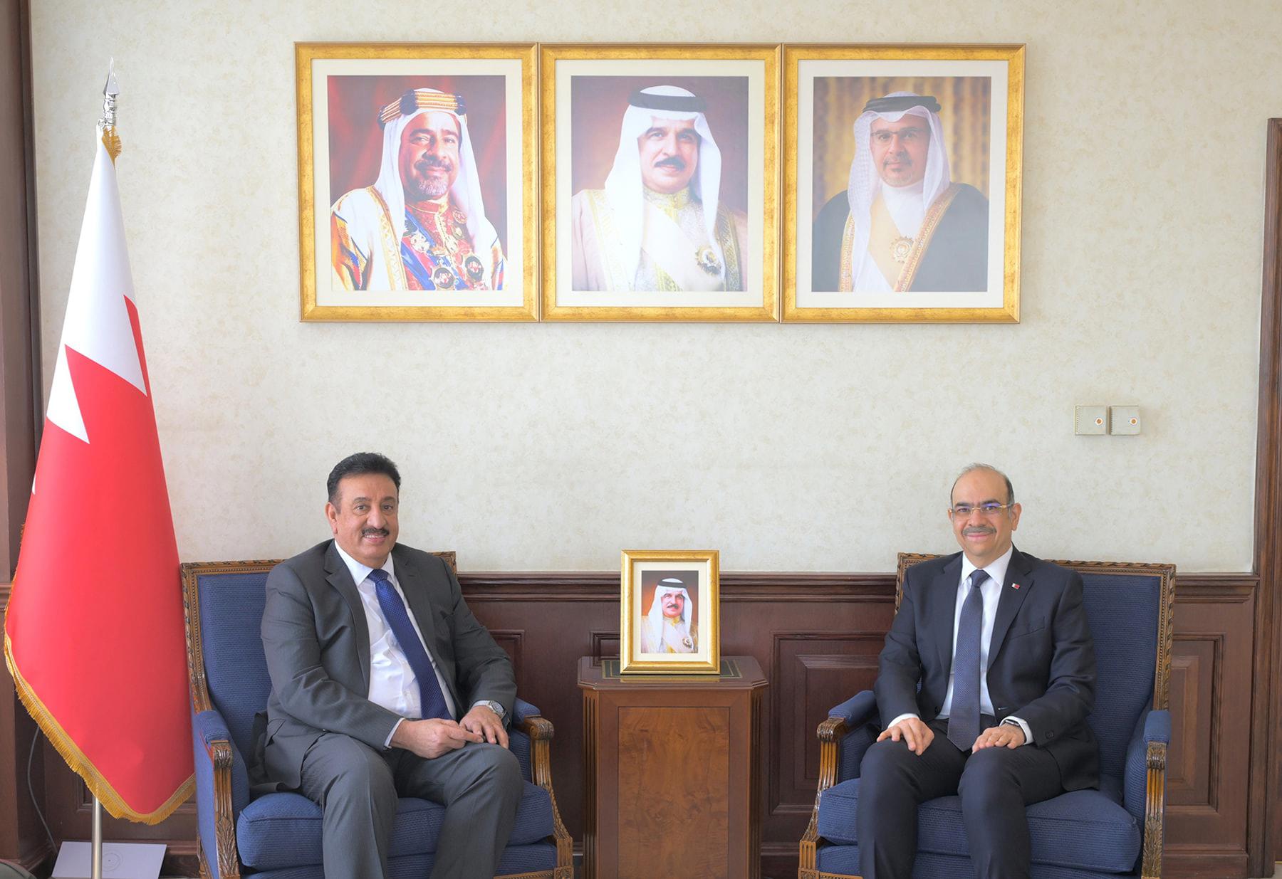 وزير العمل ووزير الشؤون القانونية يستقبل الرئيس التنفيذي لمعهد البحرين للدراسات المصرفية والمالية «BIBF»