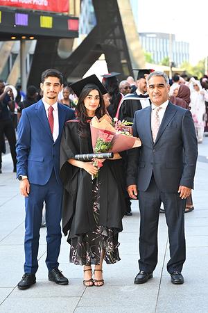 ريتاج هشام الأنصاري تنال درجة بكالوريوس القانون الدولي بامتياز مع مرتبة الشرف الأولى من جامعة سالفورد بالمملكة المتحدة