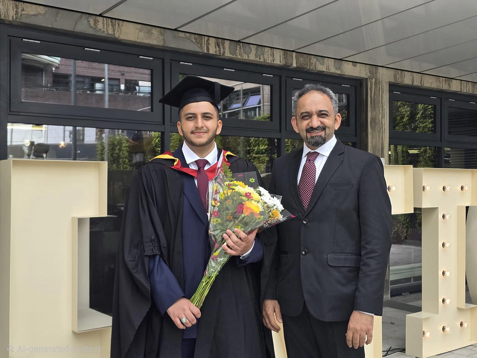 عائلة إبراهيم عبدالوهاب تحتفل بتخرج ابنها نوح في الهندسة الكهربائية والإلكترونية من جامعة نورثمبريا