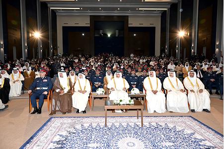 وزير الداخلية يشهد حفل تخريج الدفعة الرابعة عشرة من مرشحي الضباط الجامعيين