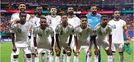 الصورة الرئيسية لمقال: السعودية تتسلح بالأرض والجمهور لاستعادة لقب كأس الخليج