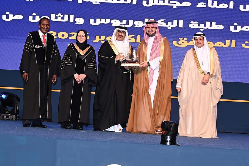الجامعة العربية المفتوحة تخرّج 399 طالباً وطالبة في البحرين